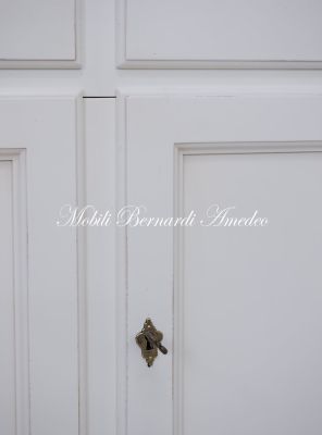 Credenza da cucina con alzata a 3 ante in legno finitura bianco e top in rovere massiccio